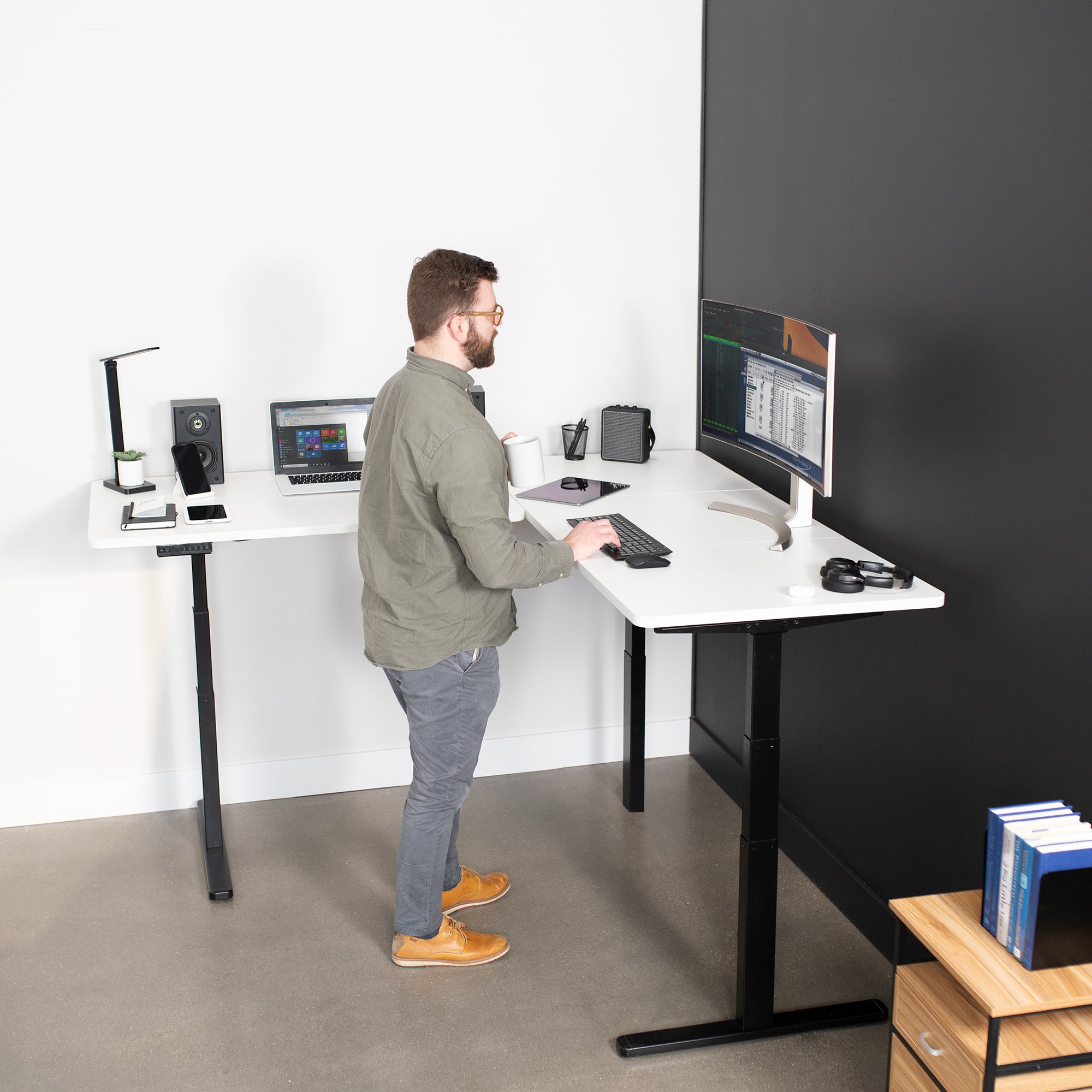 Sit or stand, 3-stage column, heavy-duty, L-shaped corner desk from VIVO.